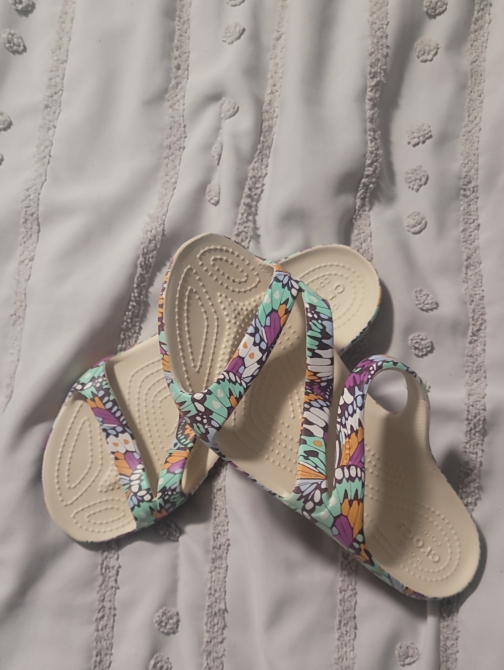 Crocs Women's Kadee II Butterfly Graphic Strappy Sandals like brand new 9 - Picture 3 of 5